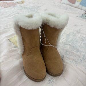 Gymboree Tan Boots with White Fur Trim